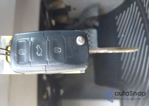 2006 Volkswagen New Beetle 2.5L из США, поврежденный, VIN 3VWPW31C96M411004